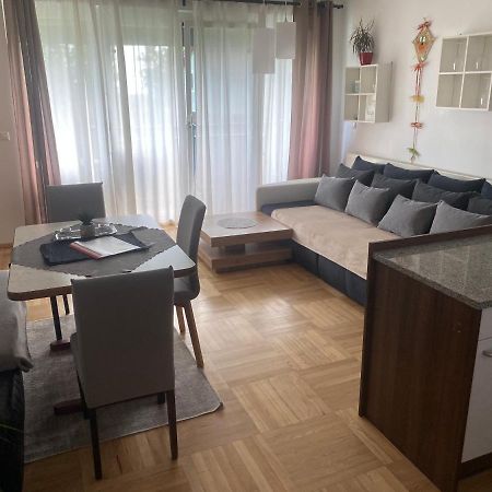 Wohnhaus City Sued Herzogsdorf Dış mekan fotoğraf